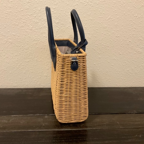 New, THE MICHAEL KORS MIRELLA SMALL SHOPPER TH CROSSBODY IN NAVY, Missing strap - Picture 3 of 8